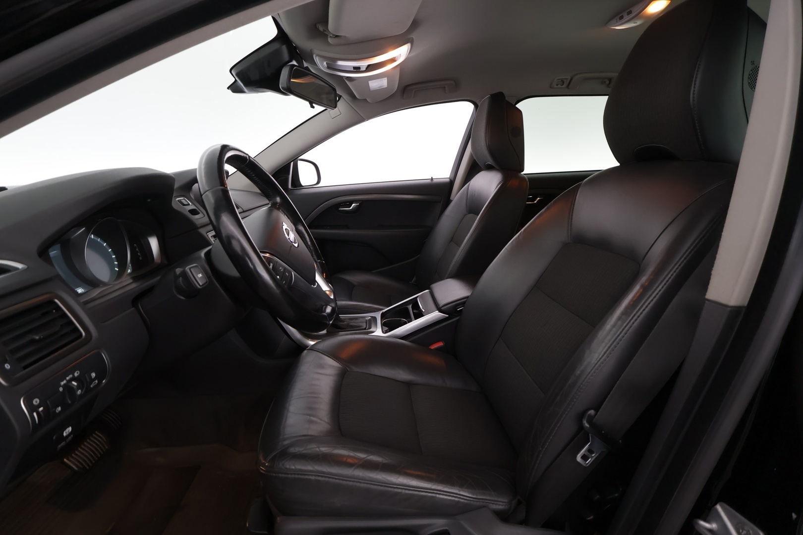 VOLVO V70 2015