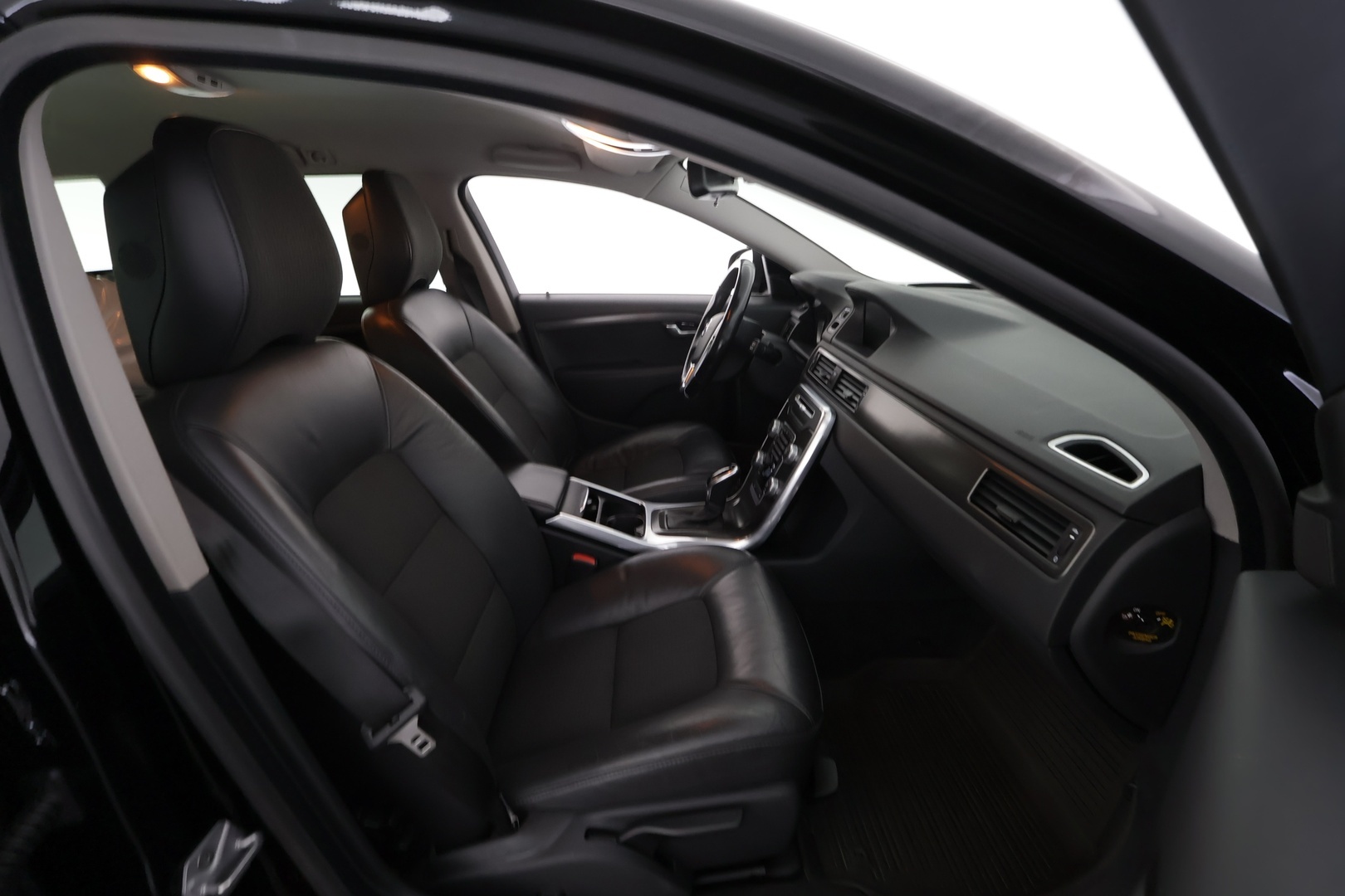VOLVO V70 2015