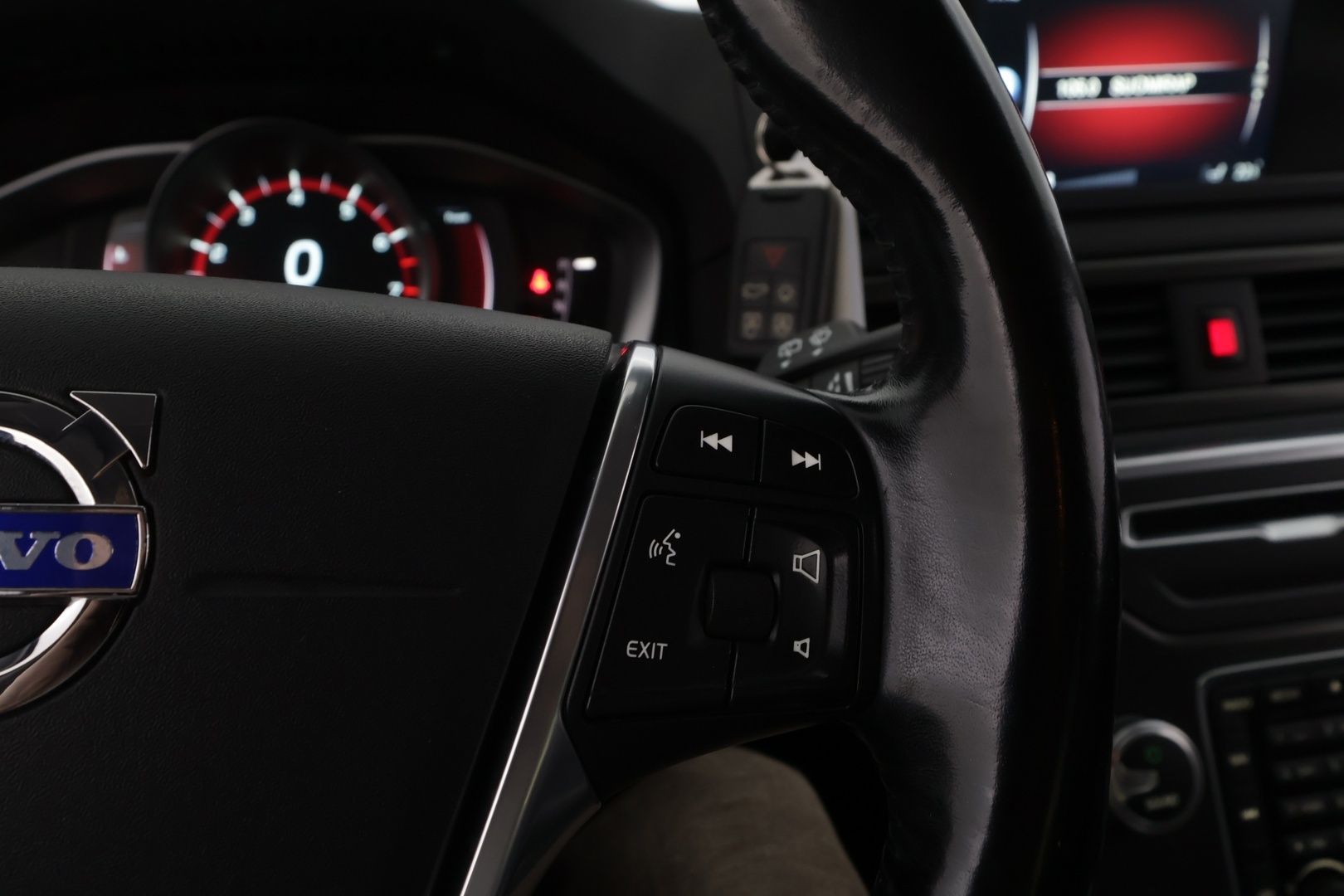 VOLVO V70 2015