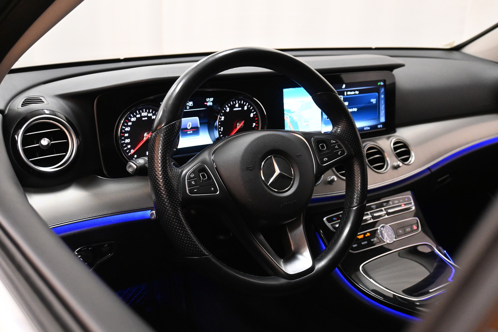 MERCEDES-BENZ E 2017