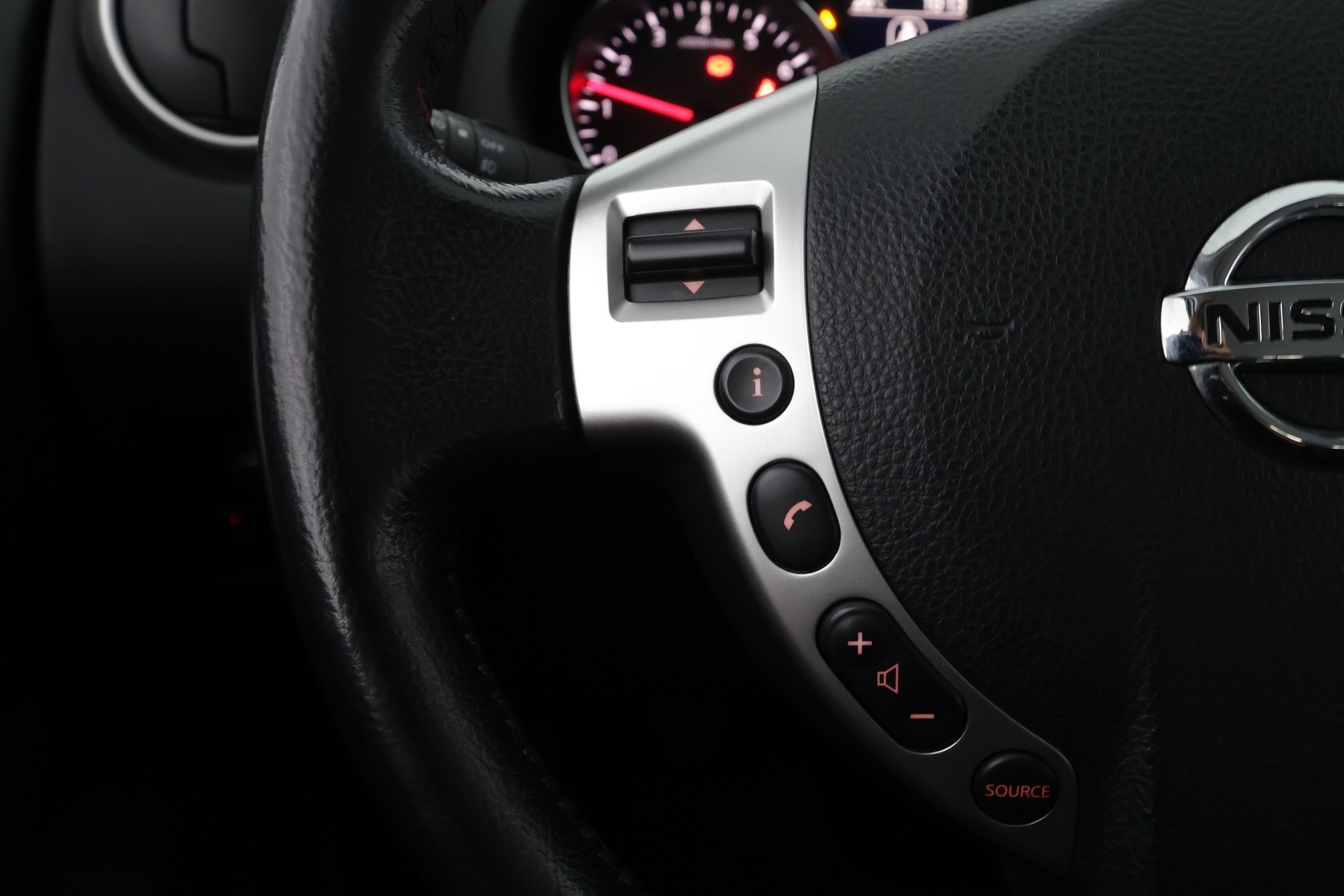 NISSAN Qashqai 2011