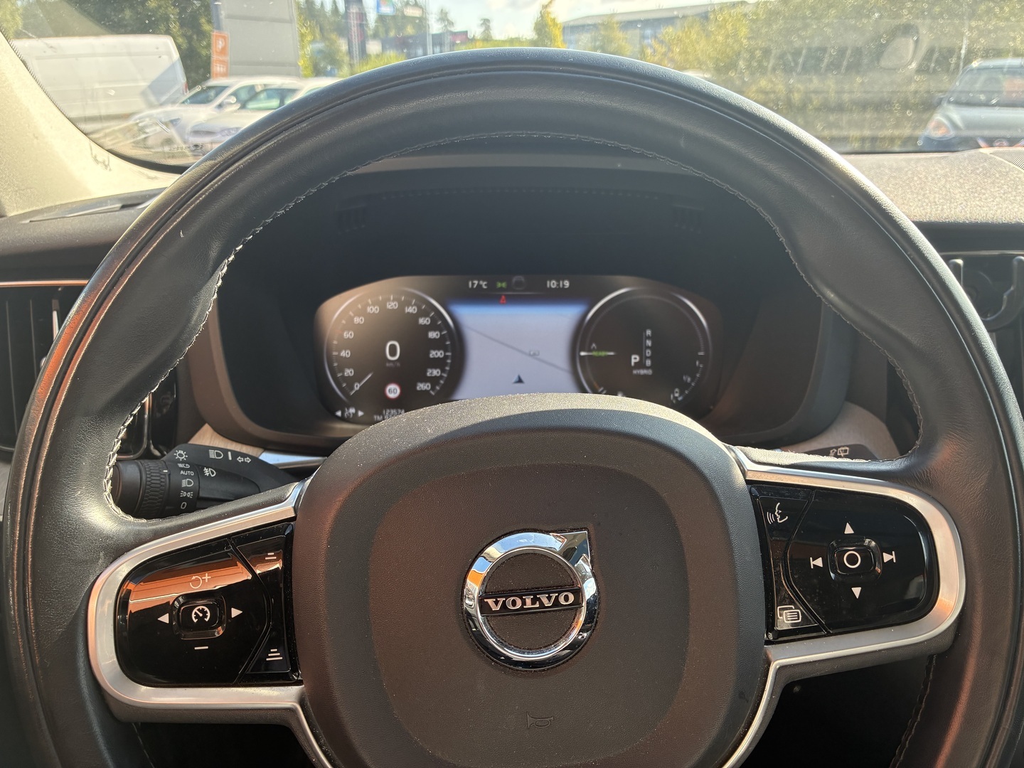 VOLVO XC60 2018