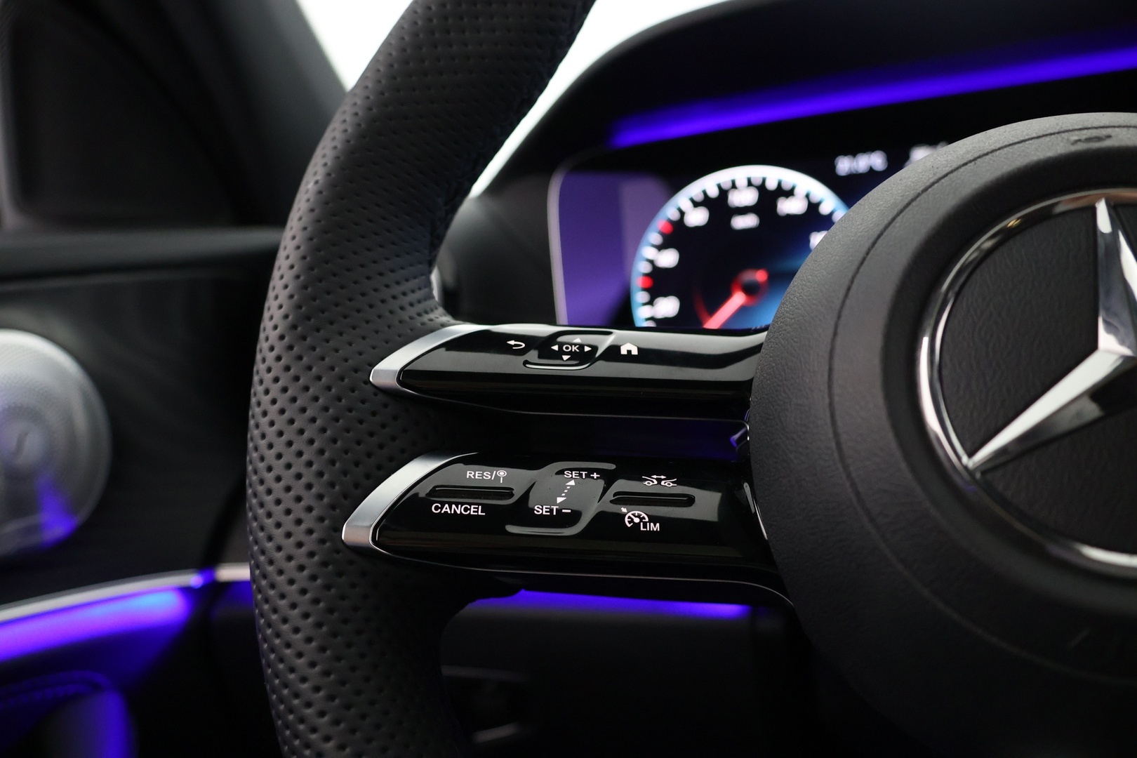 MERCEDES-BENZ E 2021