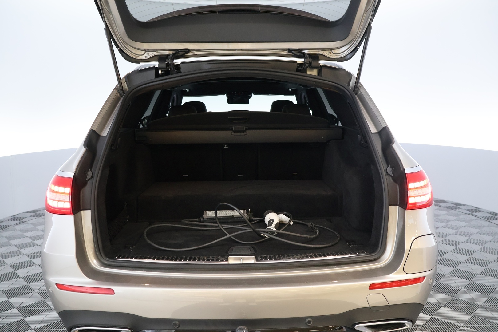 MERCEDES-BENZ E 2021