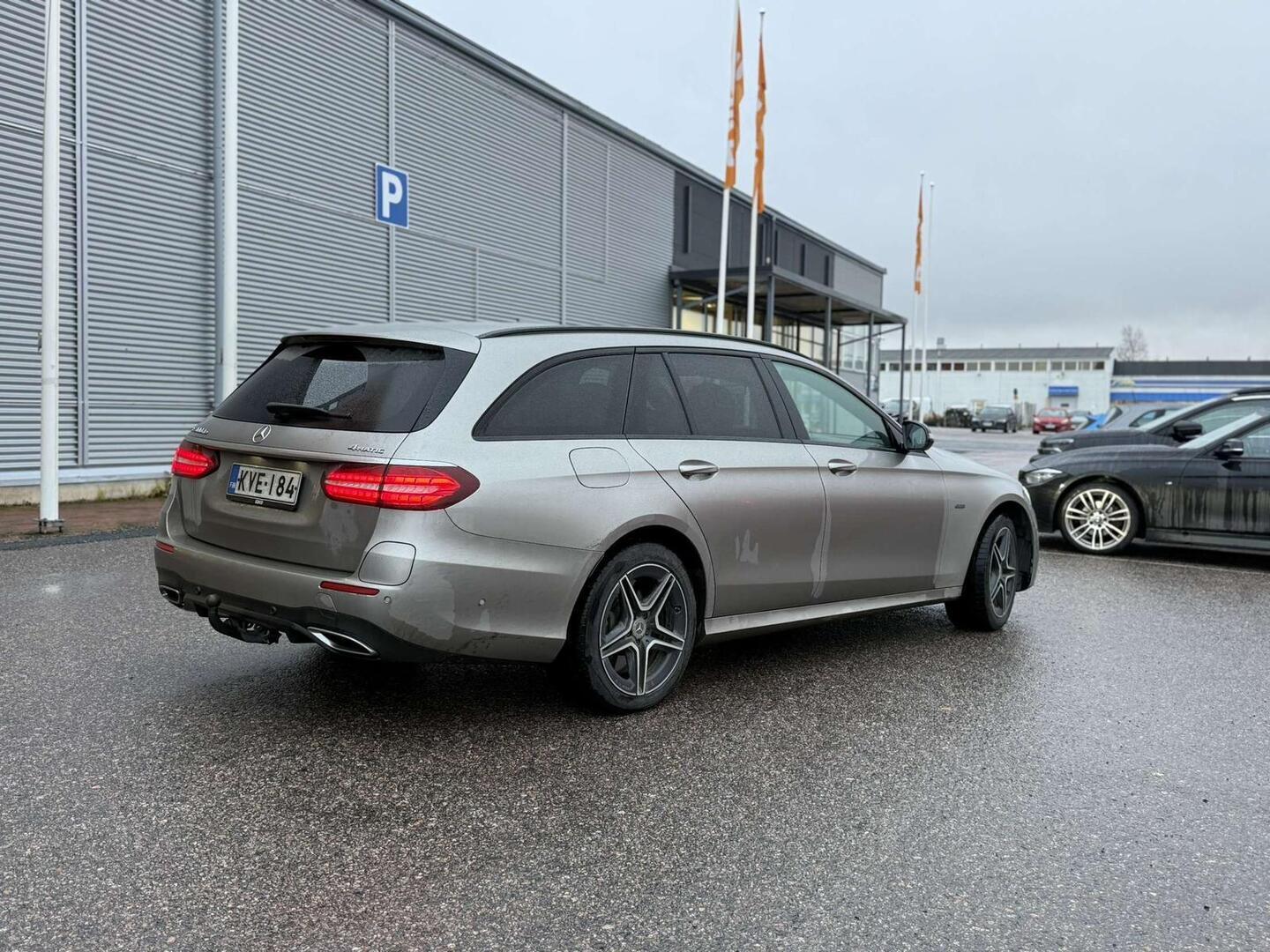 MERCEDES-BENZ E 2021