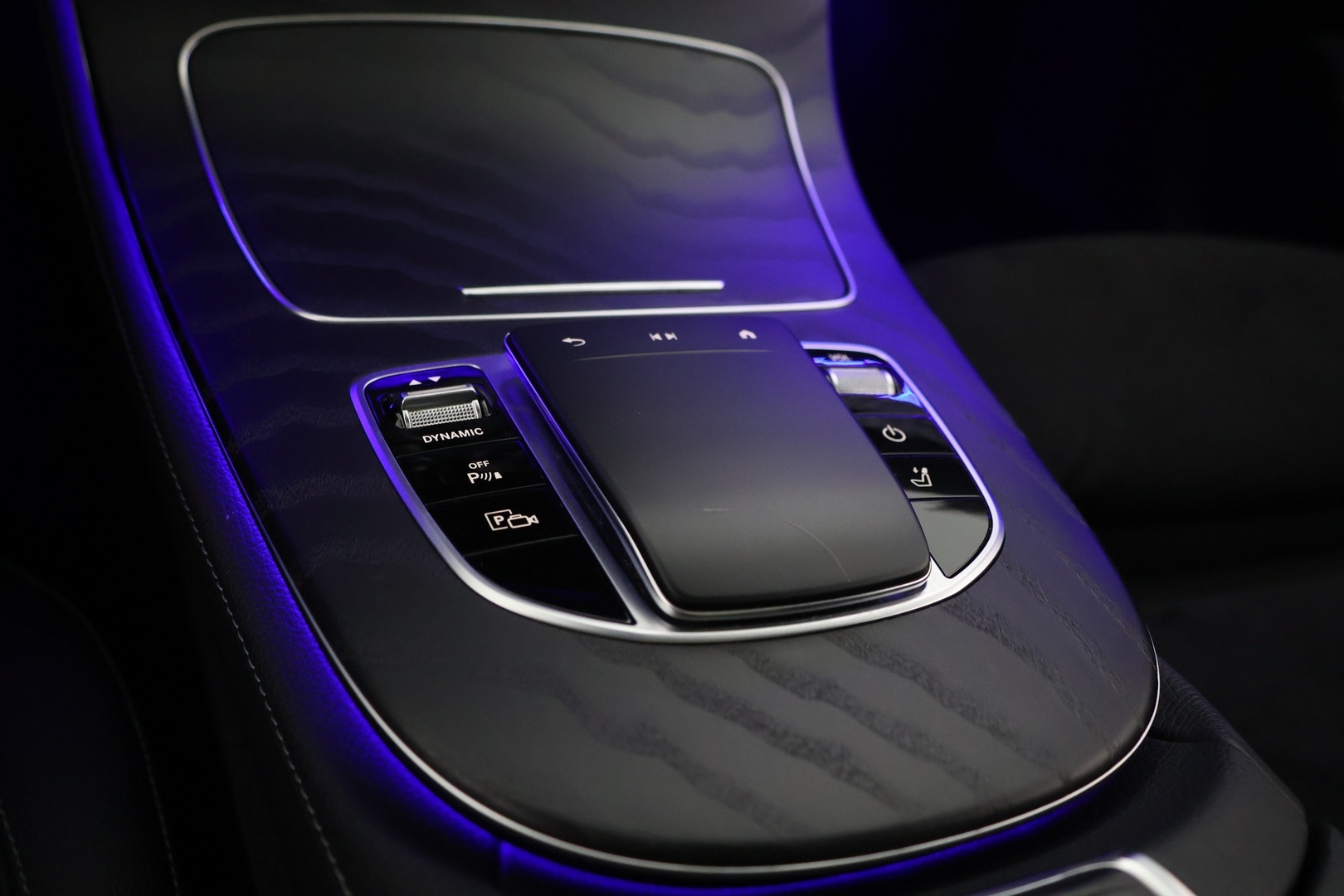 MERCEDES-BENZ E 2021