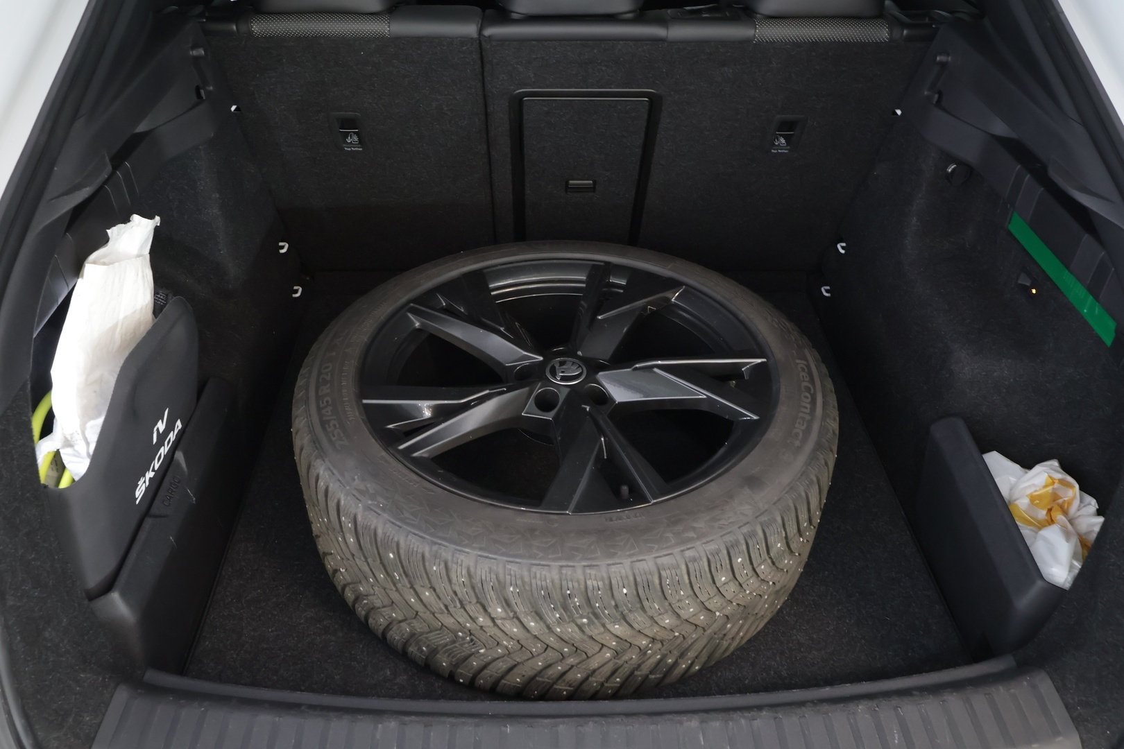 SKODA Enyaq 2023