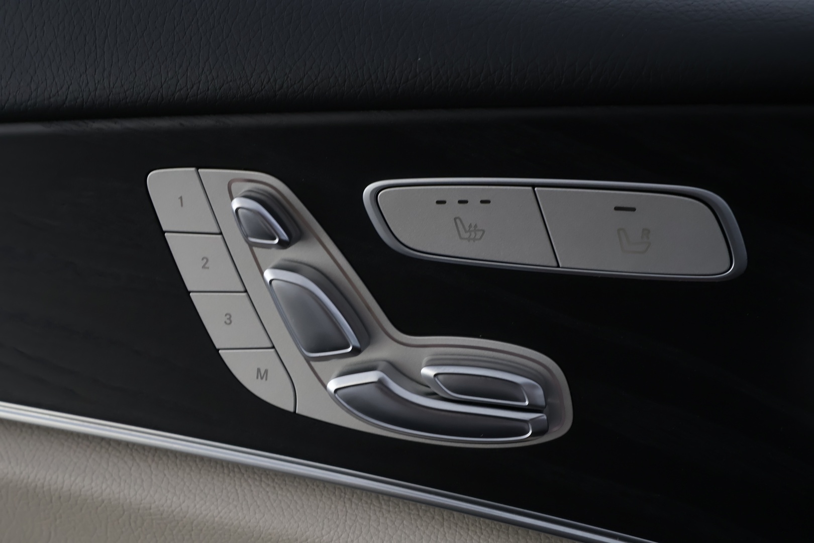 MERCEDES-BENZ E 2019