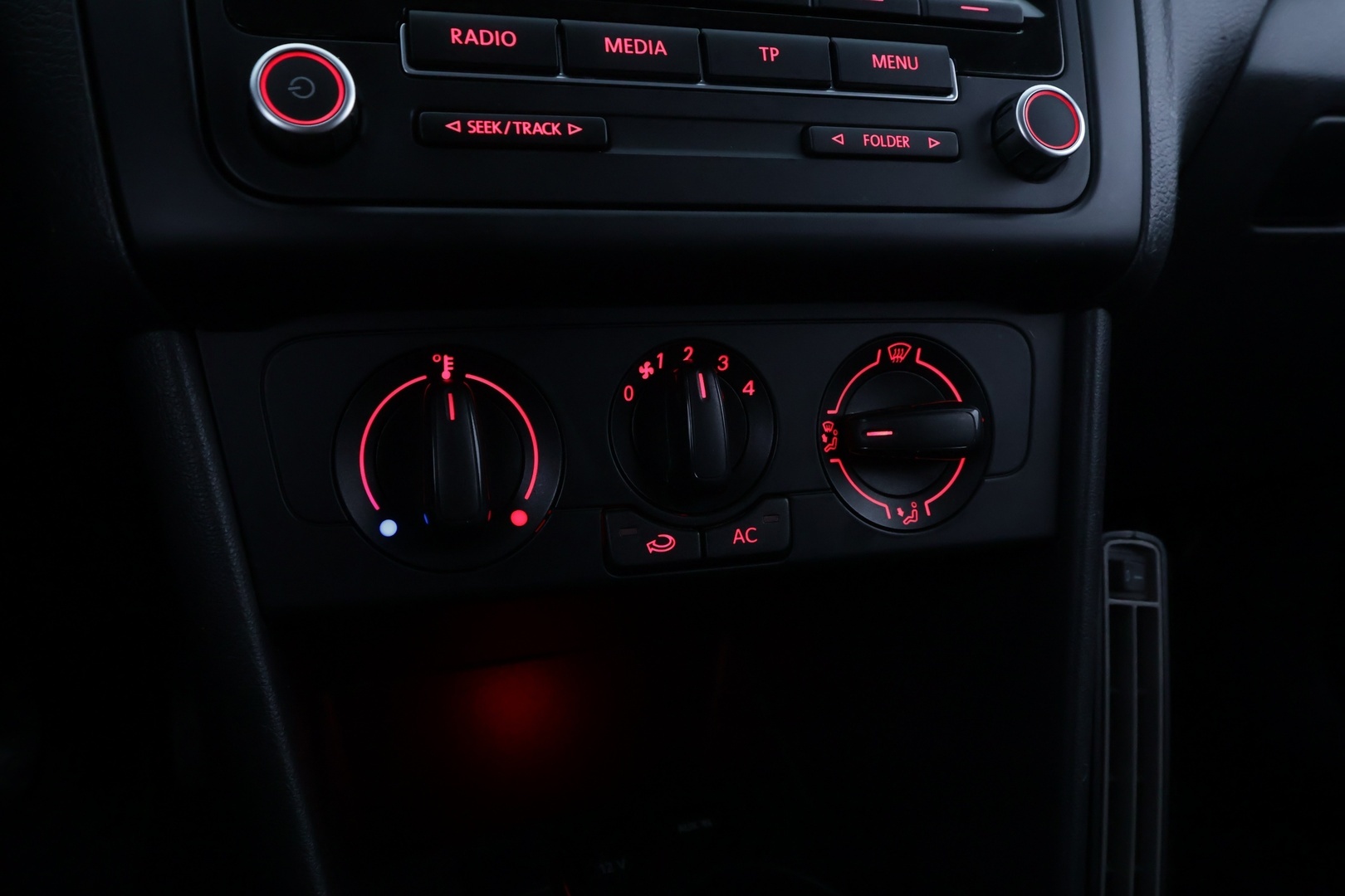 VOLKSWAGEN Polo 2014