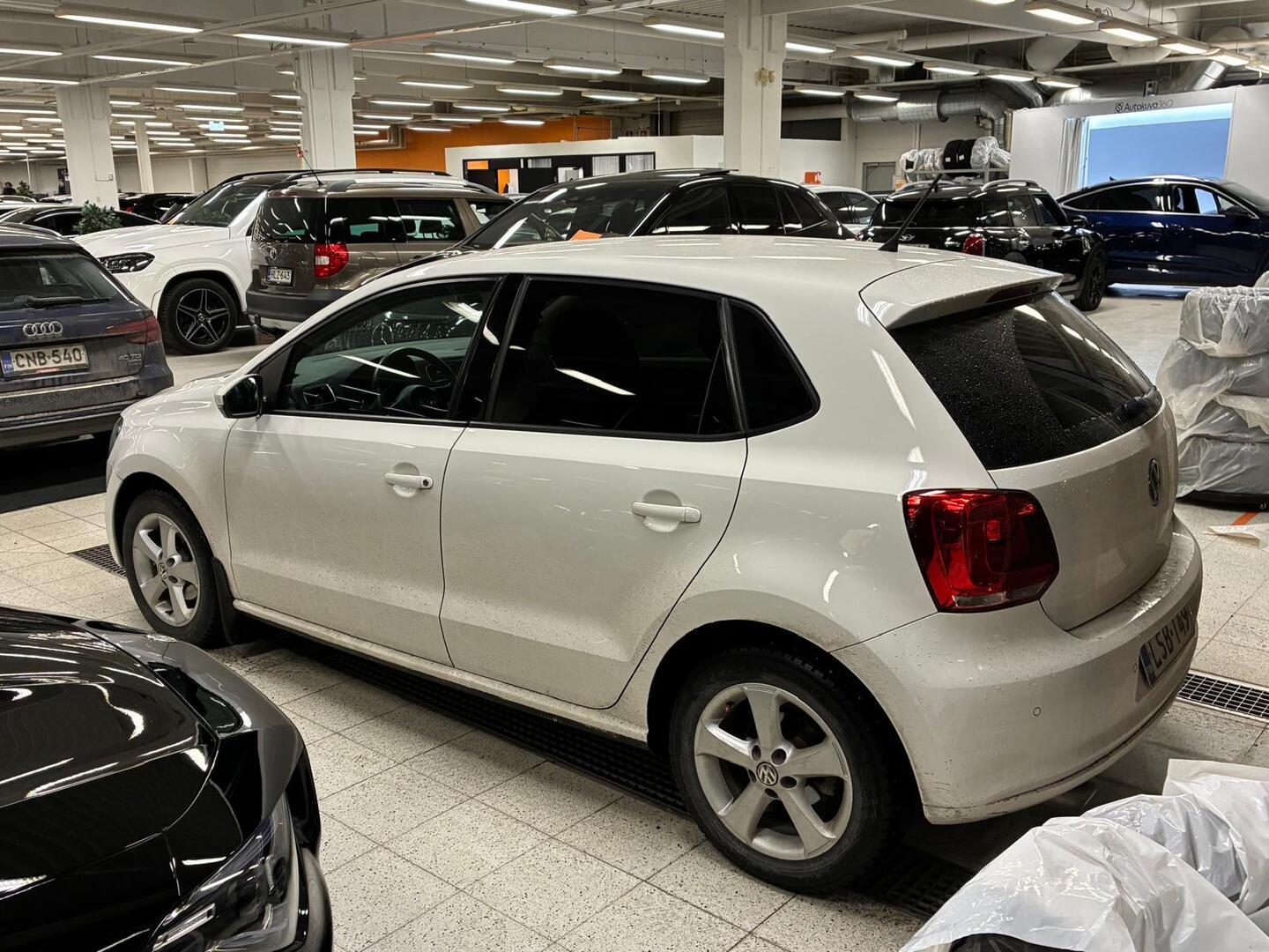VOLKSWAGEN Polo 2013