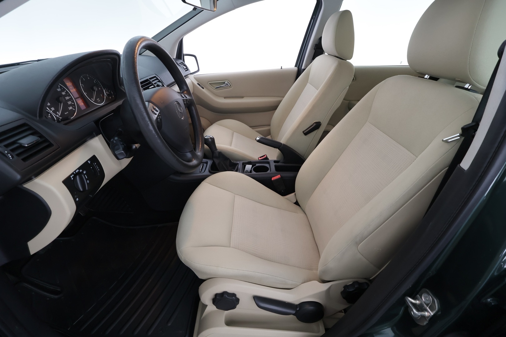 MERCEDES-BENZ A 2010