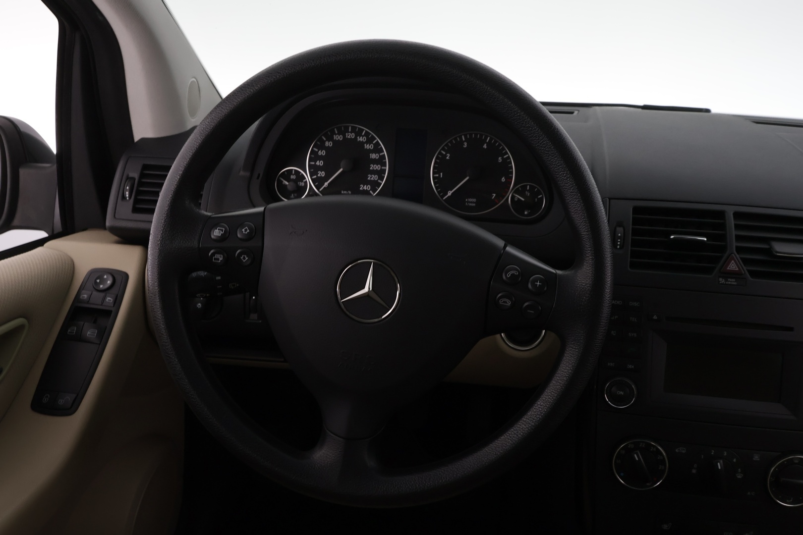 MERCEDES-BENZ A 2010