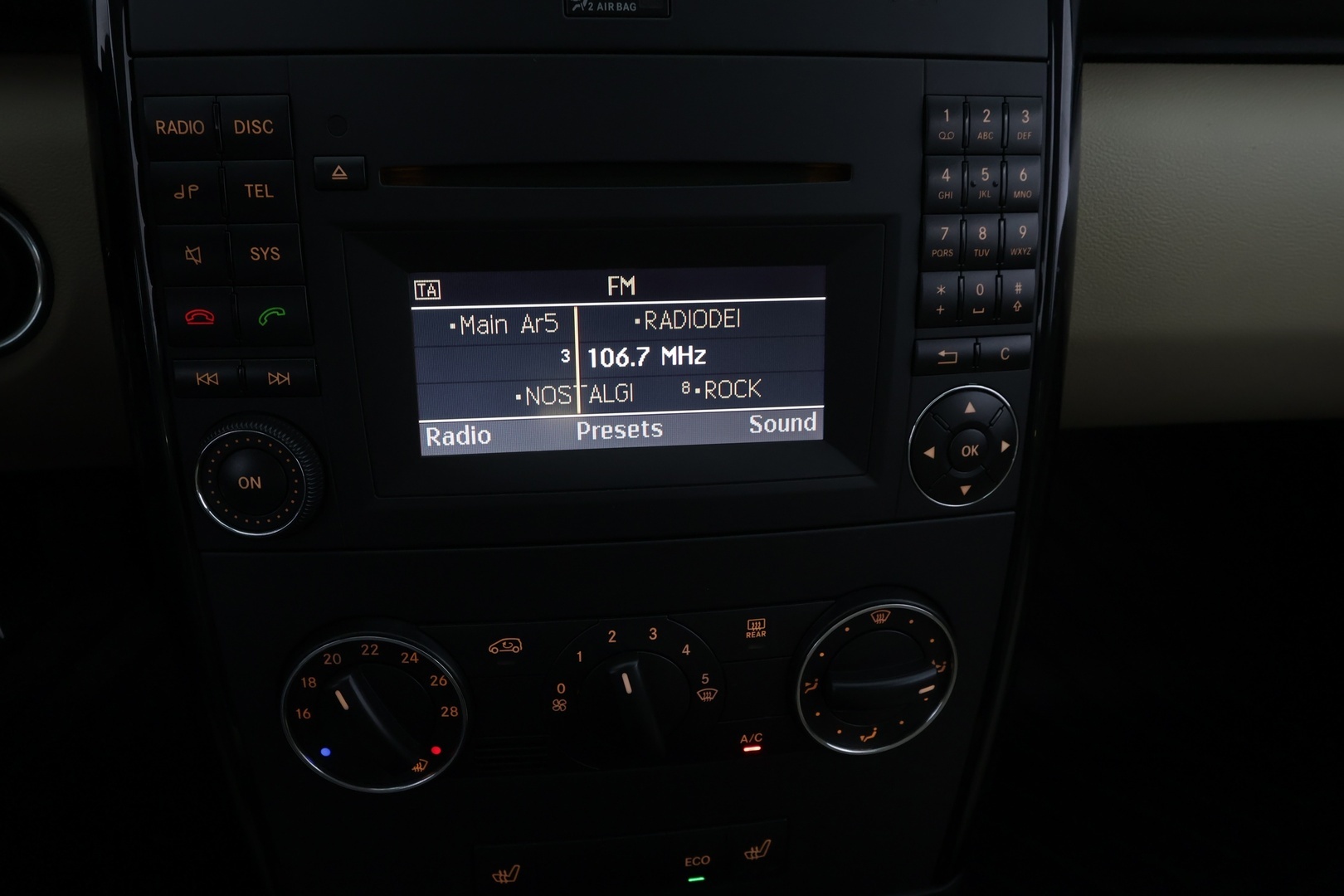 MERCEDES-BENZ A 2010