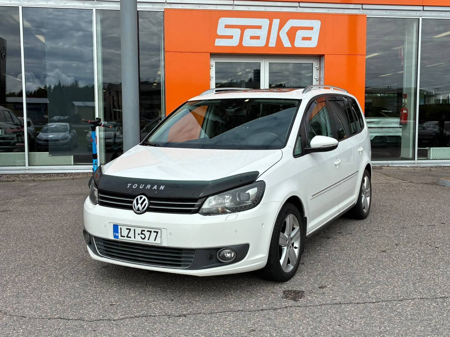 VOLKSWAGEN Touran 2011