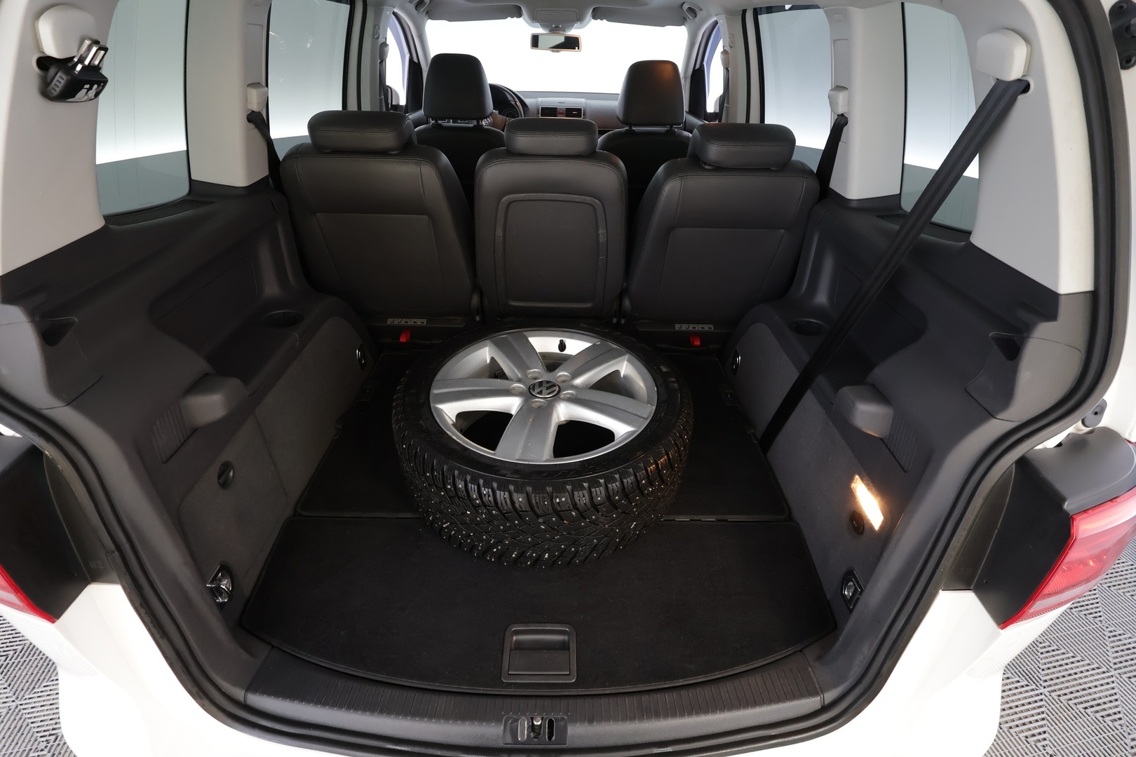 VOLKSWAGEN Touran 2011