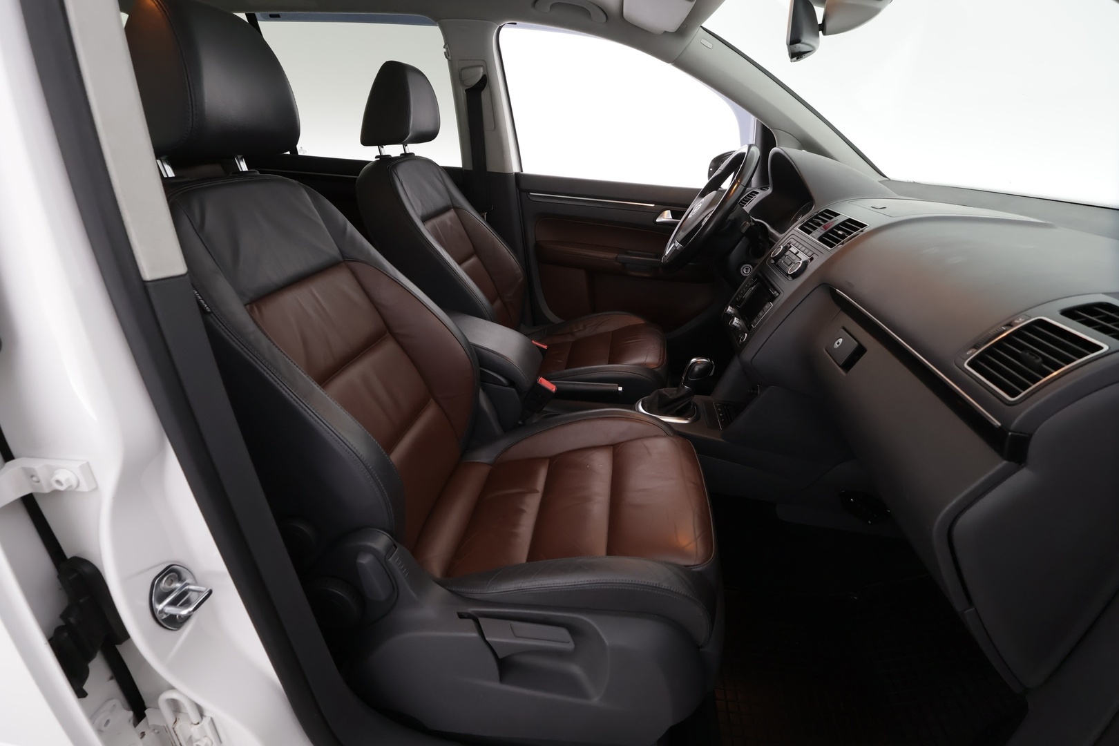 VOLKSWAGEN Touran 2011