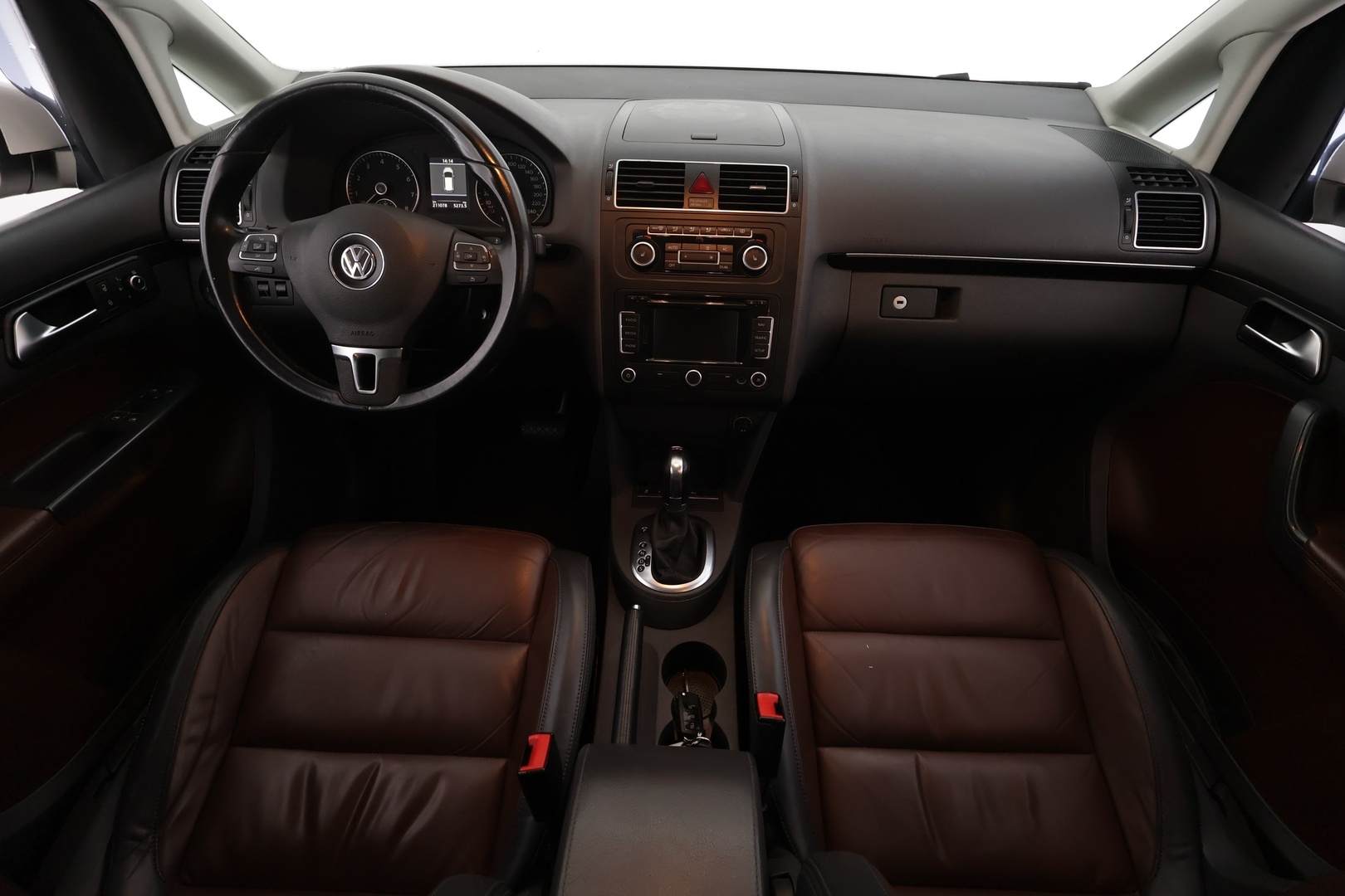 VOLKSWAGEN Touran 2011
