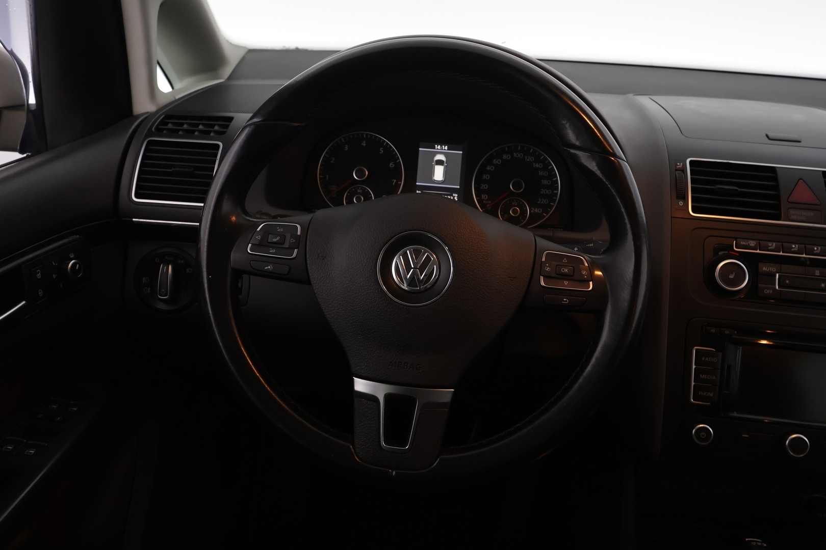 VOLKSWAGEN Touran 2011