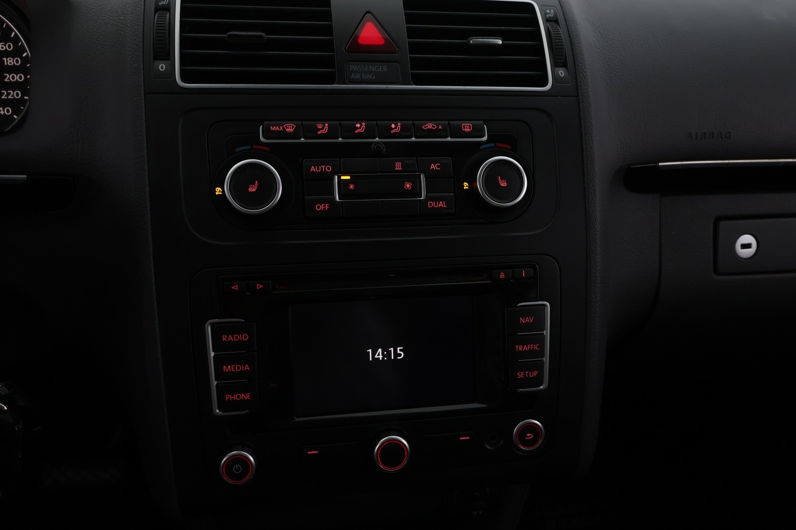 VOLKSWAGEN Touran 2011