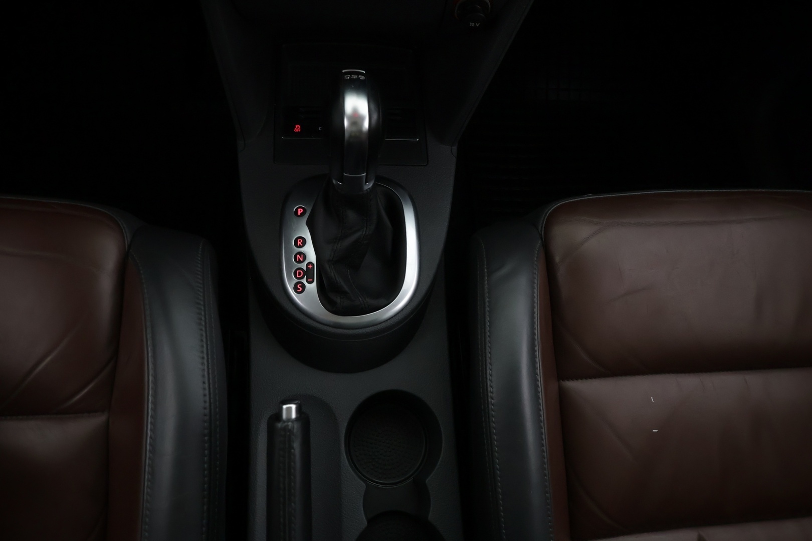 VOLKSWAGEN Touran 2011