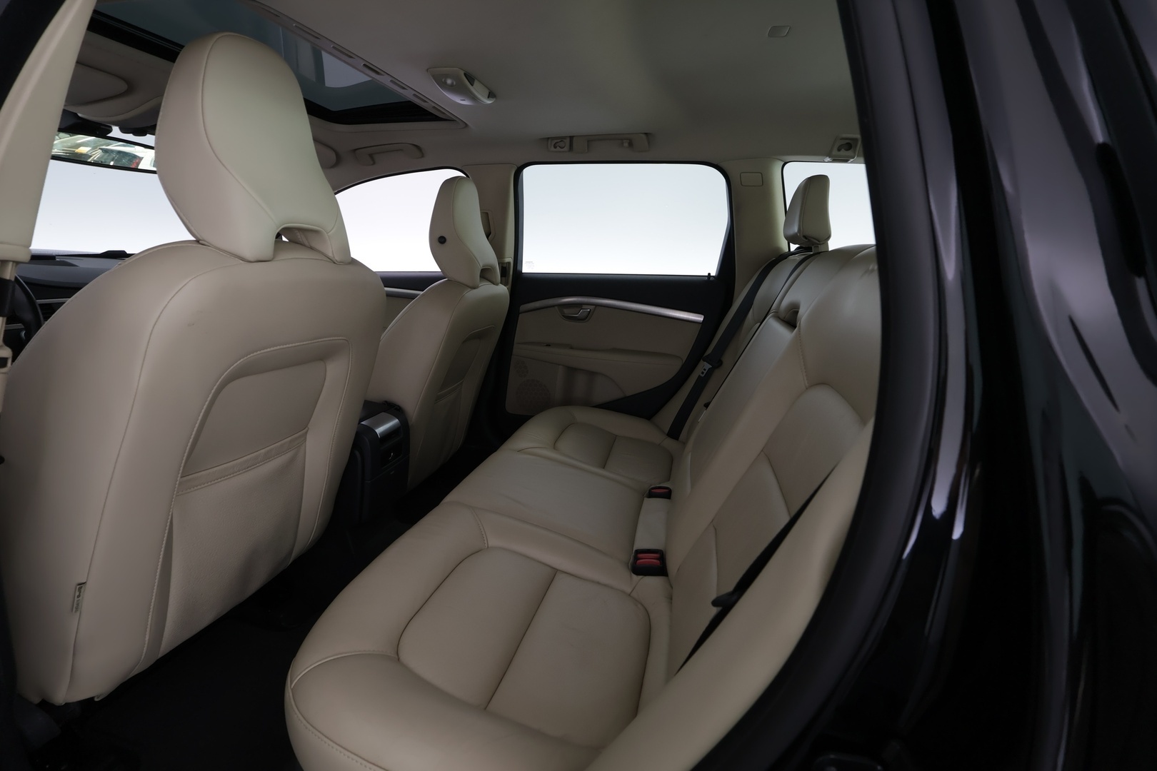 VOLVO V70 2011