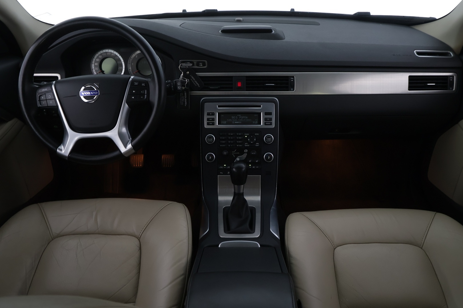 VOLVO V70 2011