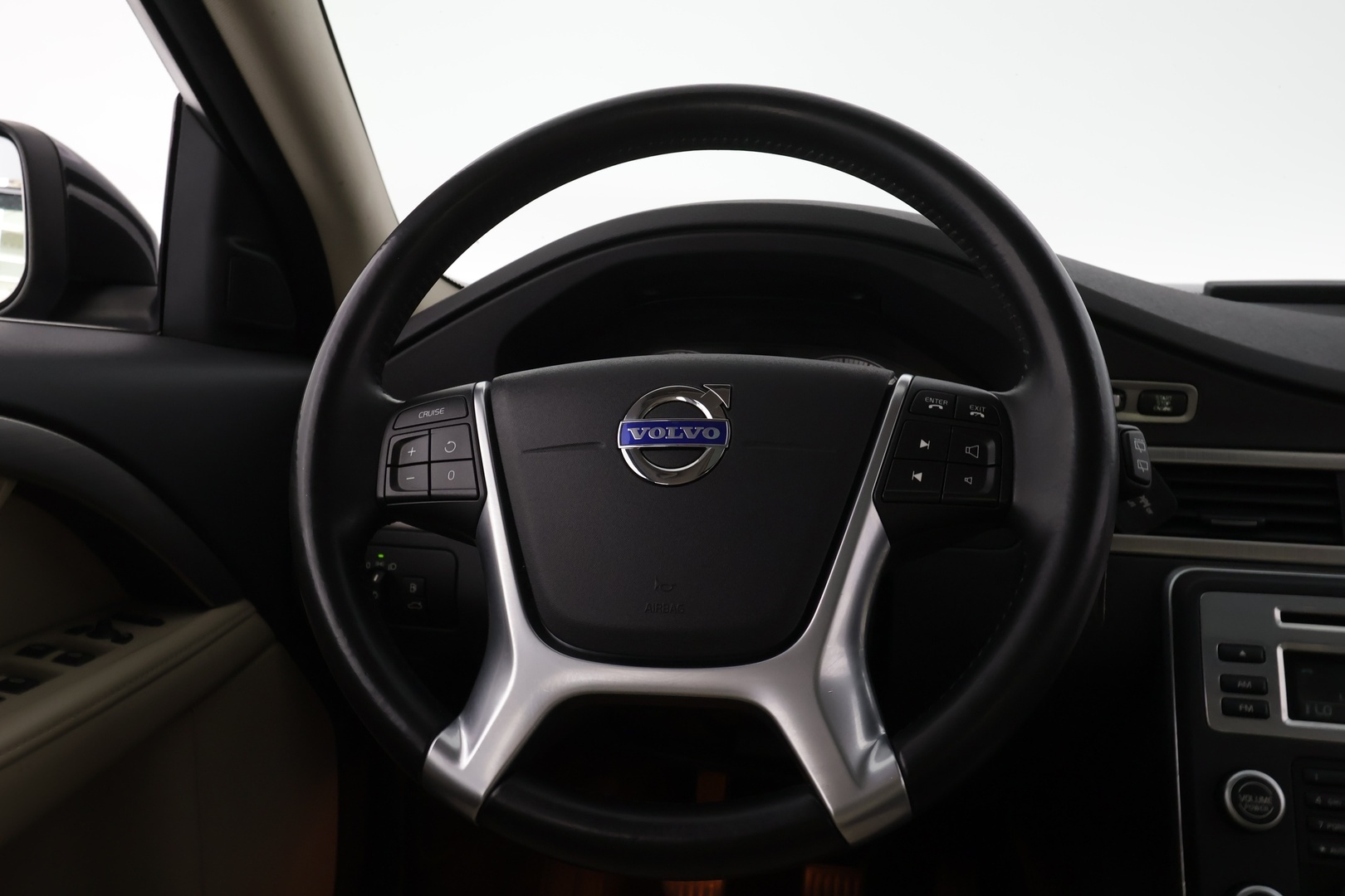 VOLVO V70 2011