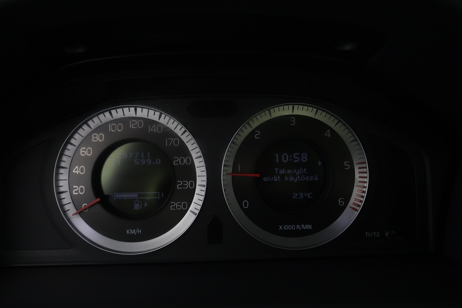VOLVO V70 2011