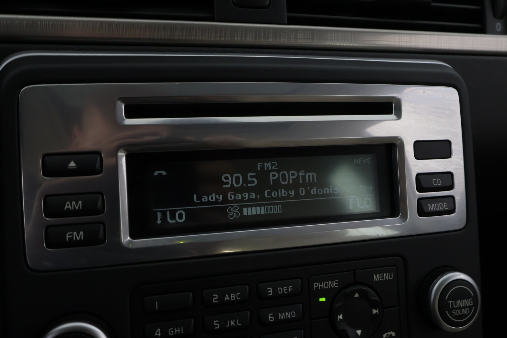 VOLVO V70 2011