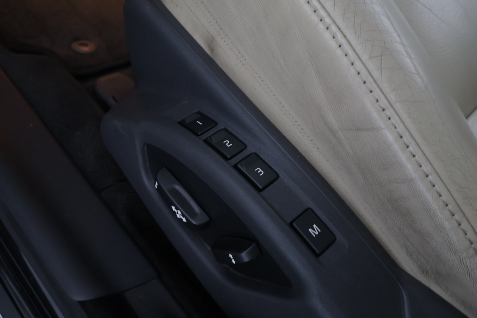 VOLVO V70 2011