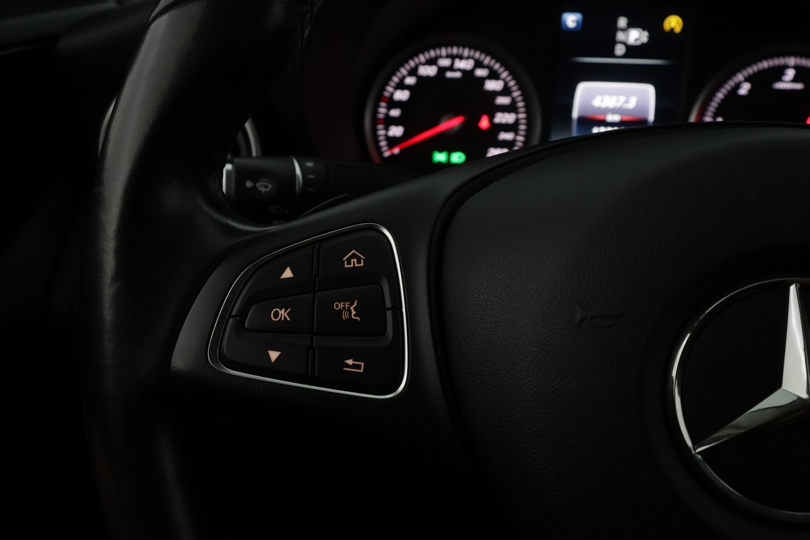MERCEDES-BENZ C 2015