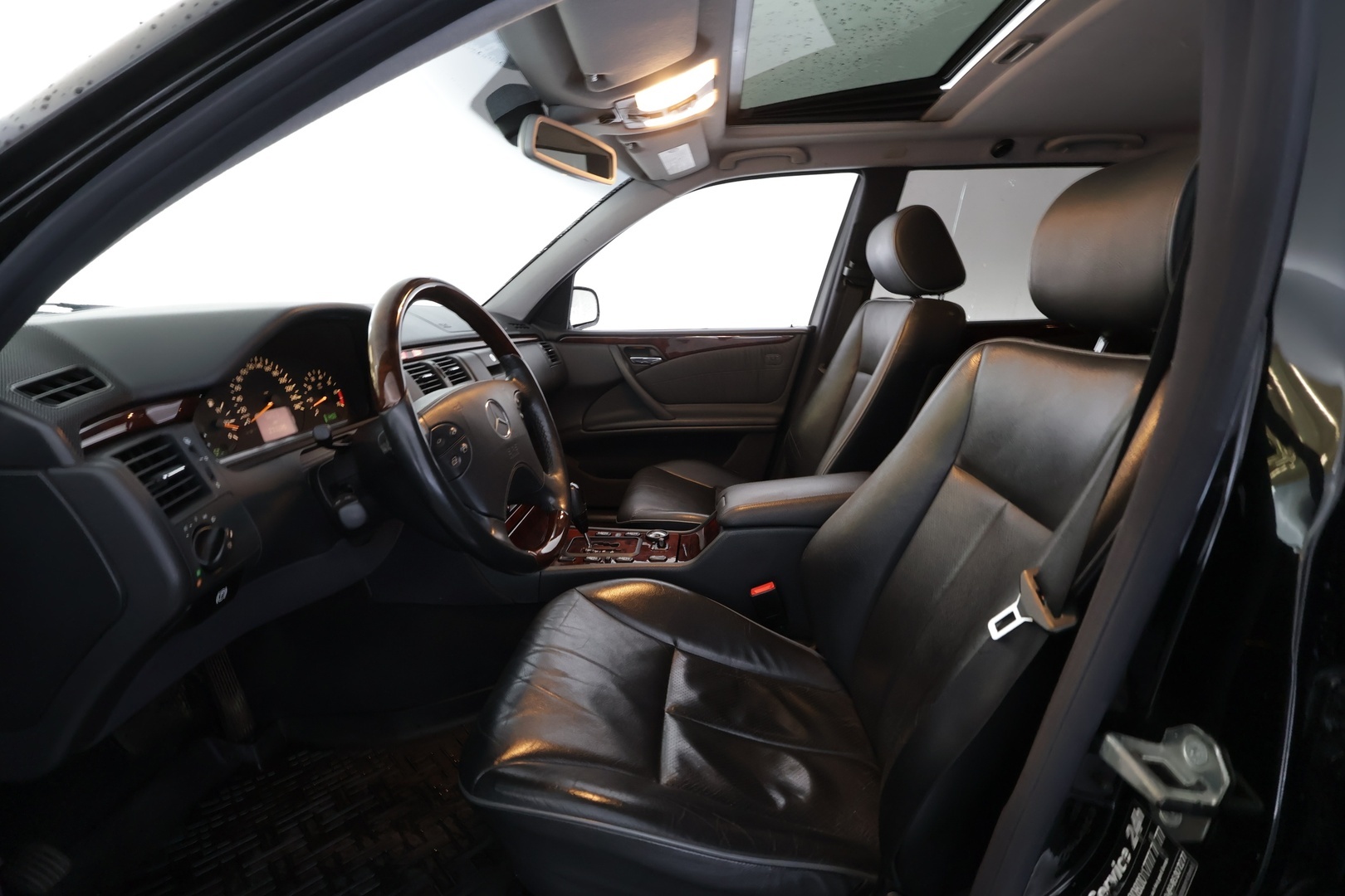 MERCEDES-BENZ E 2001