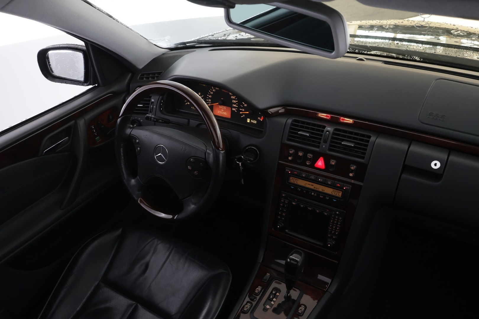 MERCEDES-BENZ E 2001