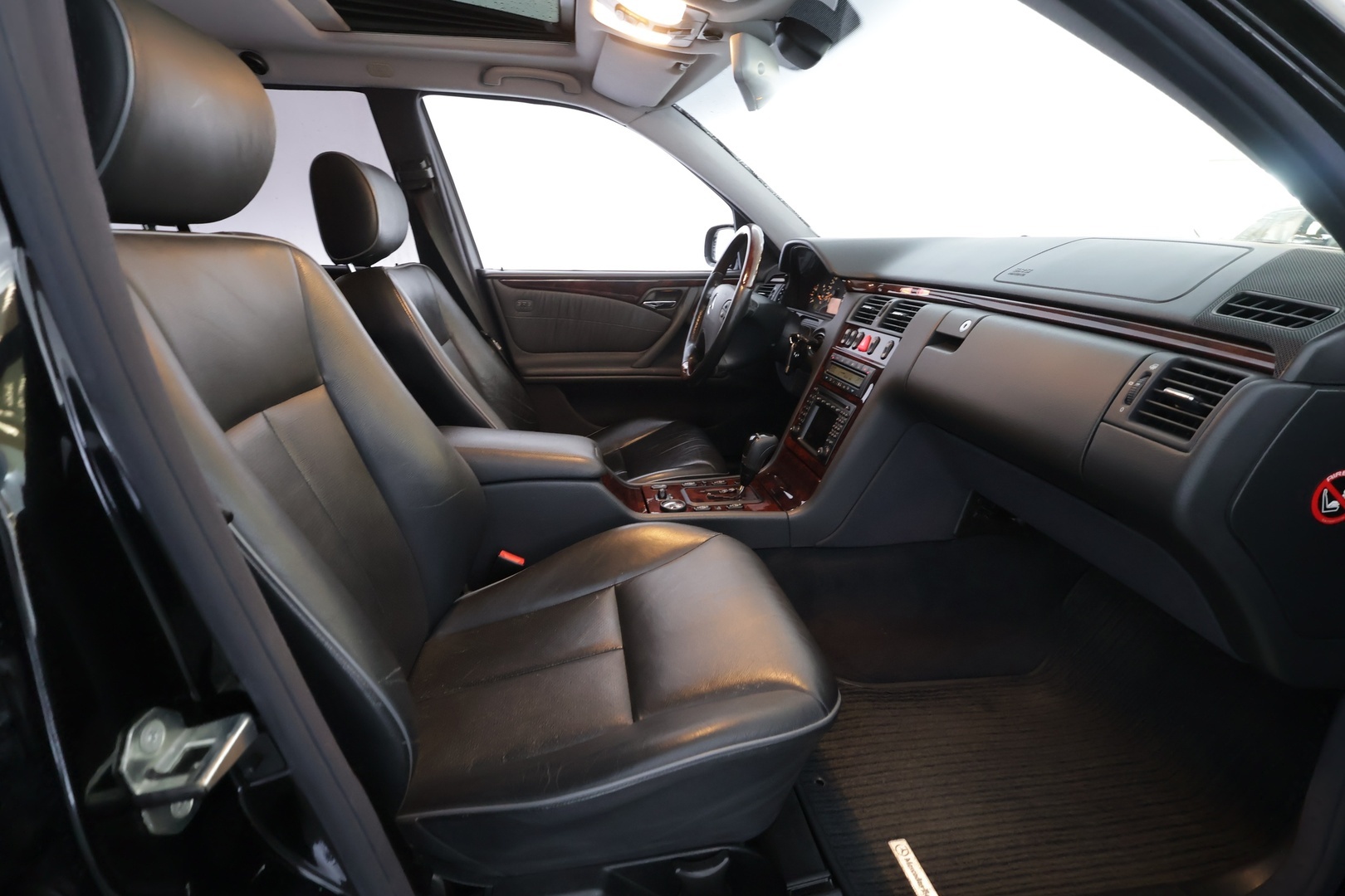 MERCEDES-BENZ E 2001