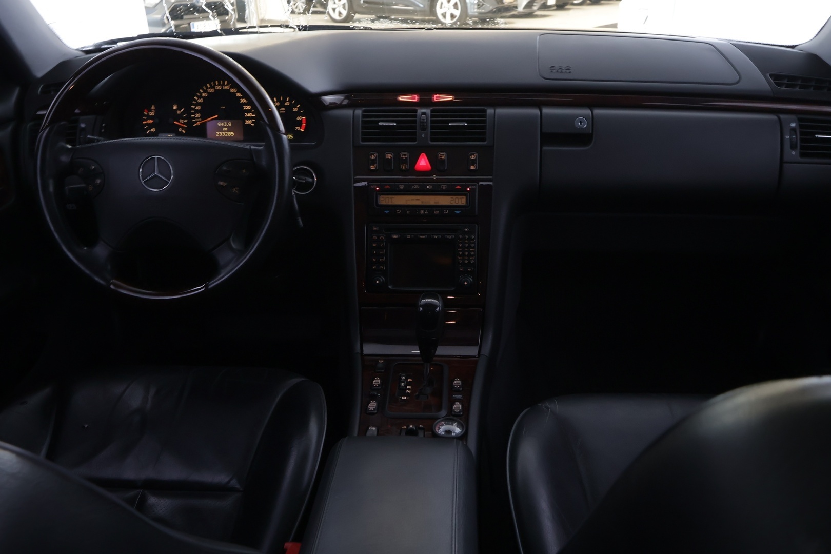 MERCEDES-BENZ E 2001