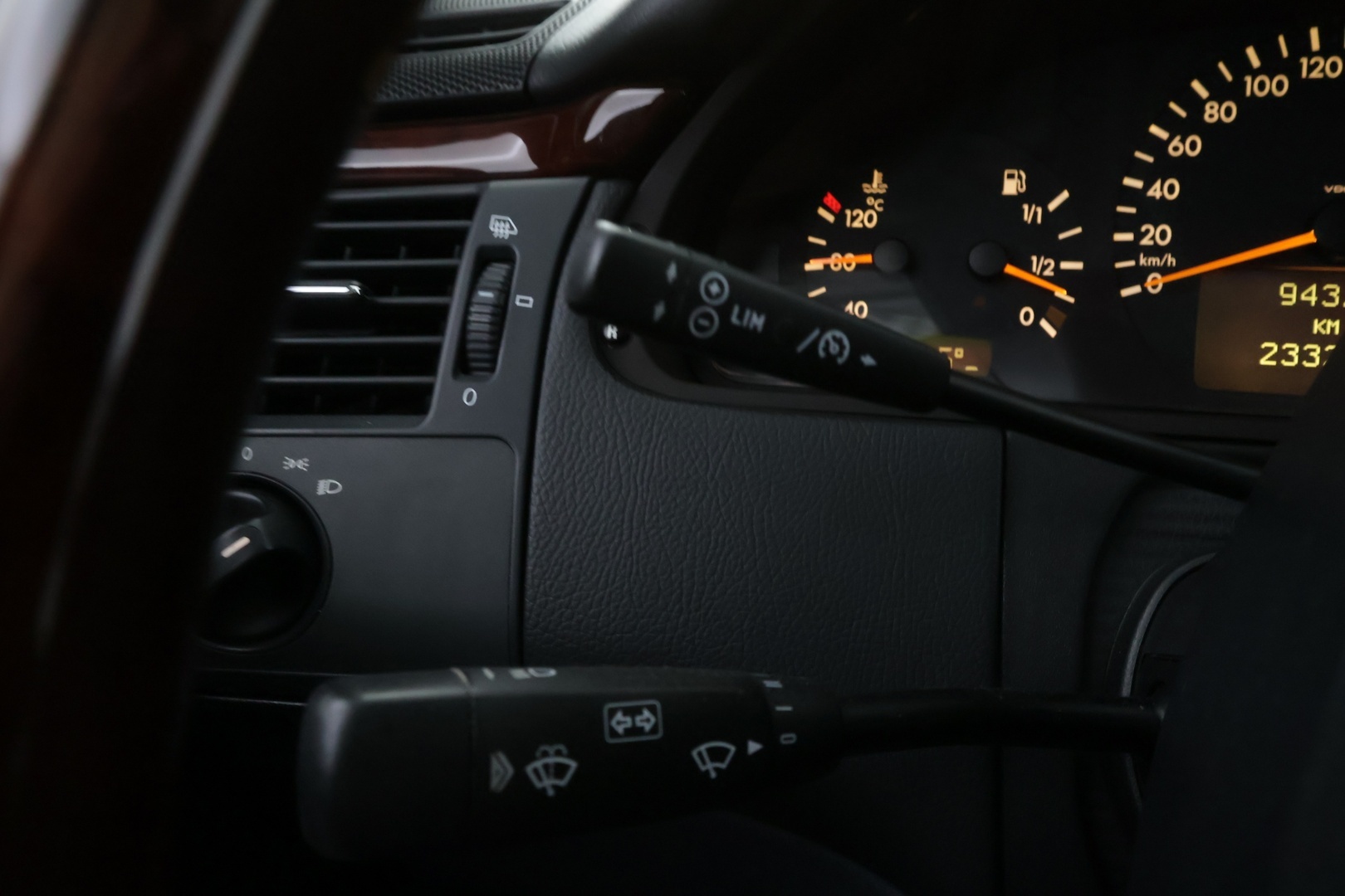 MERCEDES-BENZ E 2001