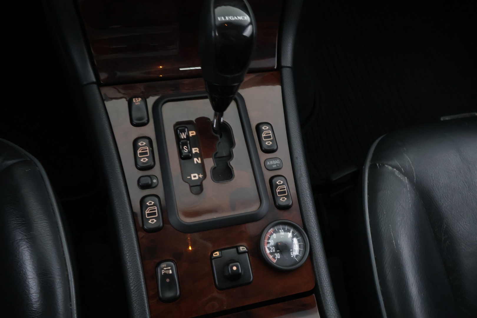 MERCEDES-BENZ E 2001