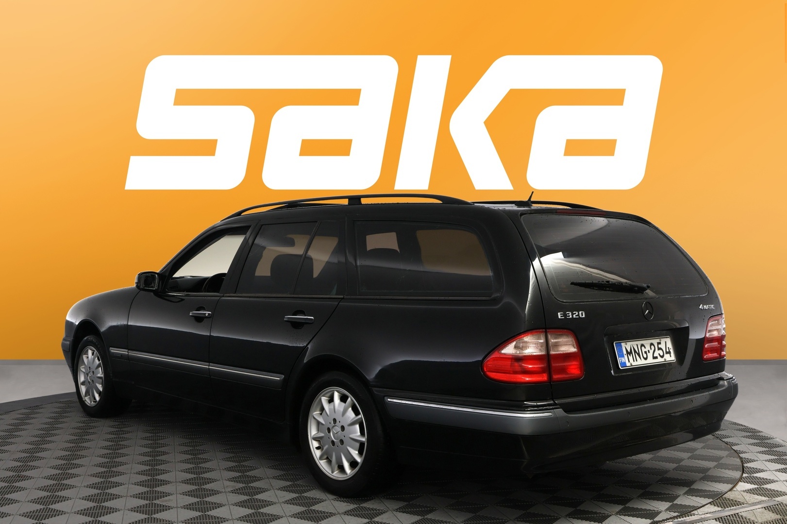 MERCEDES-BENZ E 2001