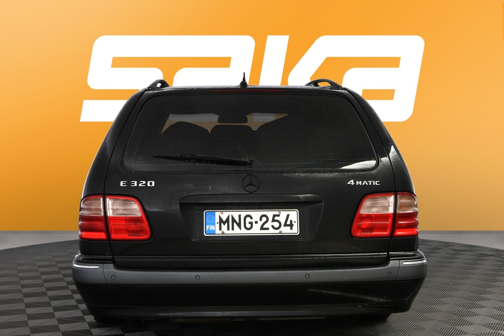 MERCEDES-BENZ E 2001