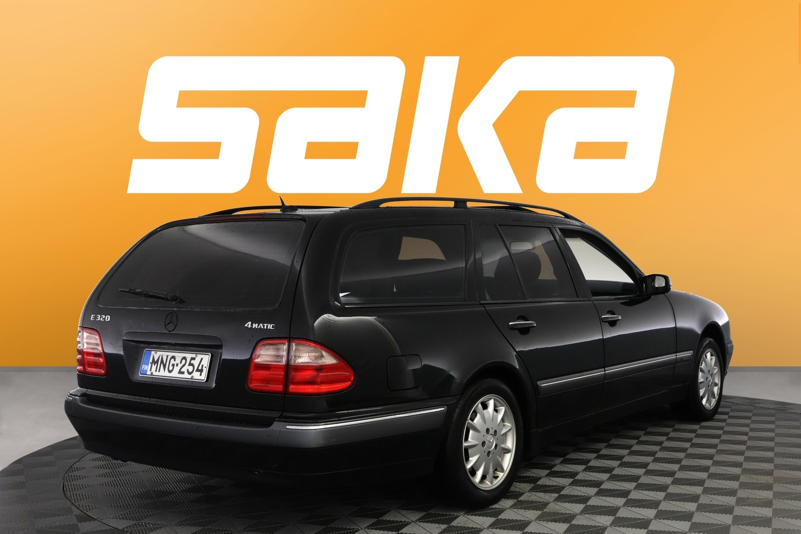 MERCEDES-BENZ E 2001