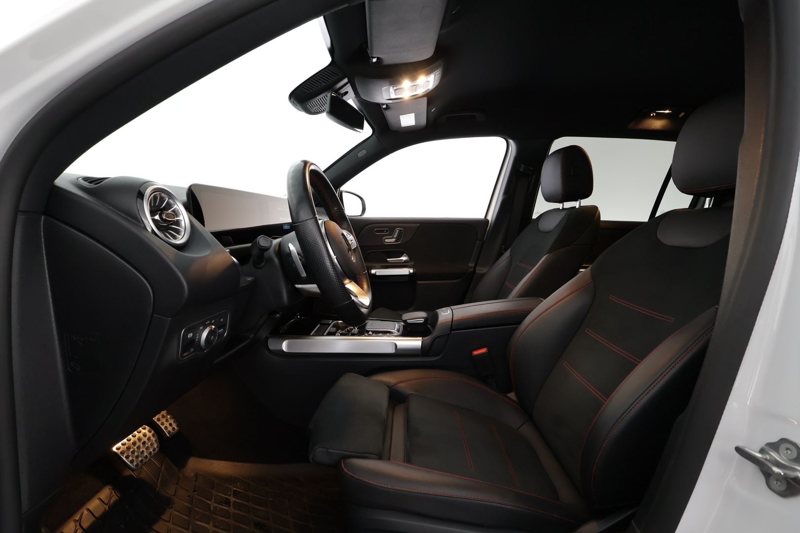 MERCEDES-BENZ GLB 2023