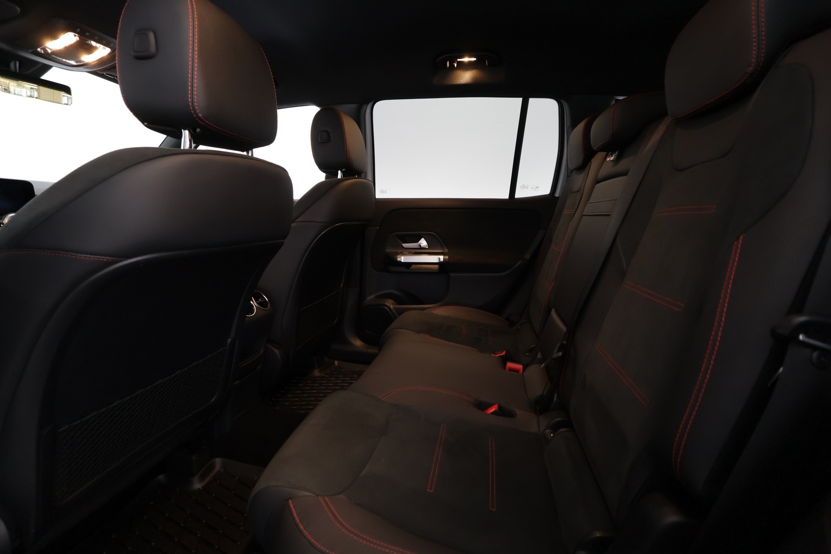 MERCEDES-BENZ GLB 2023