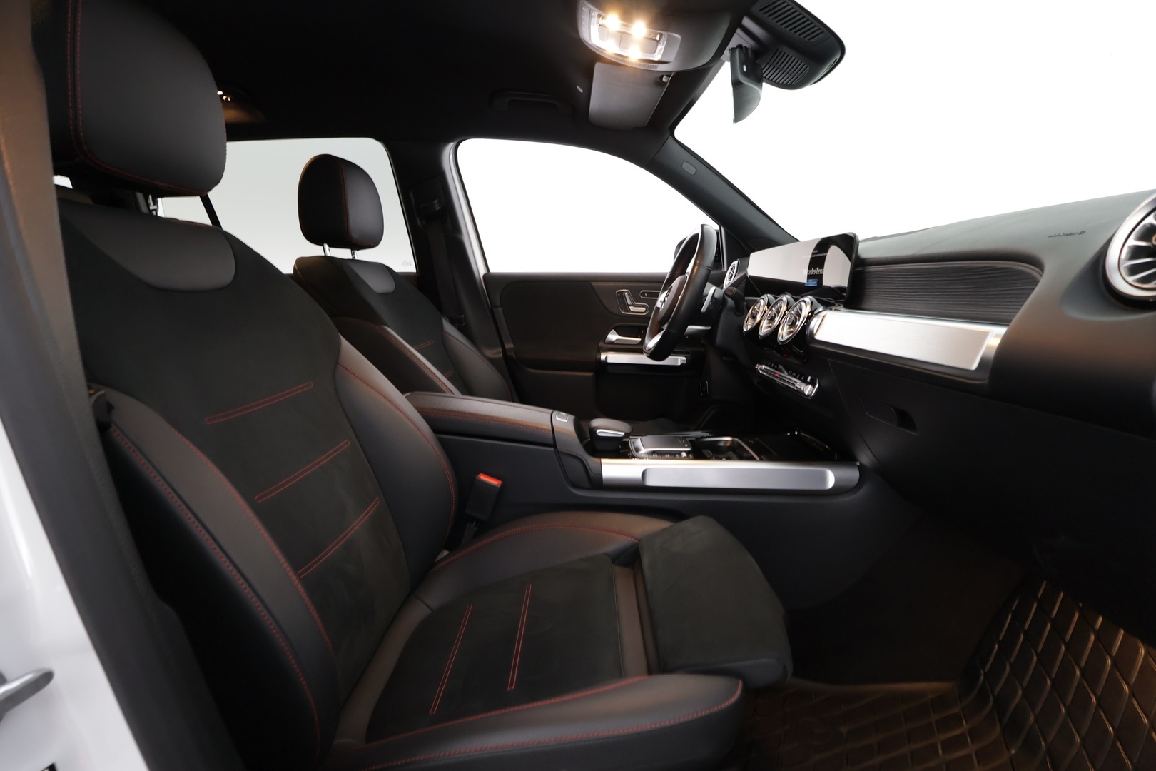 MERCEDES-BENZ GLB 2023