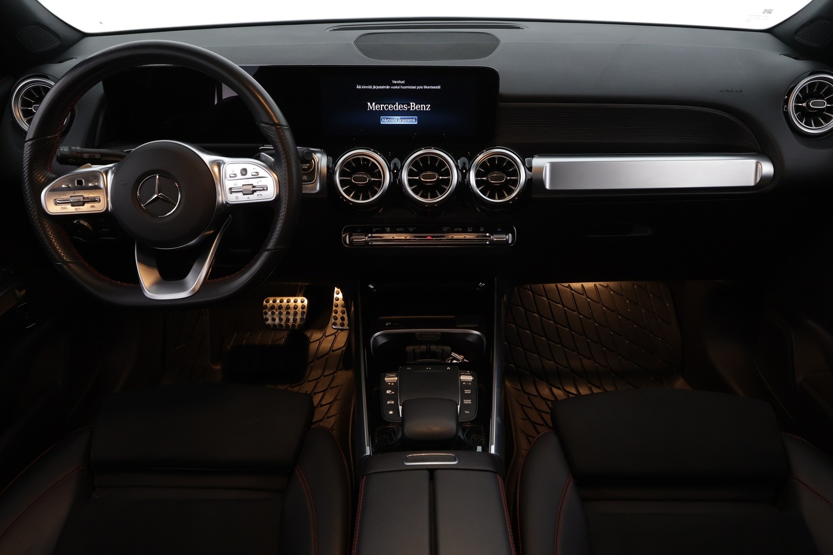 MERCEDES-BENZ GLB 2023