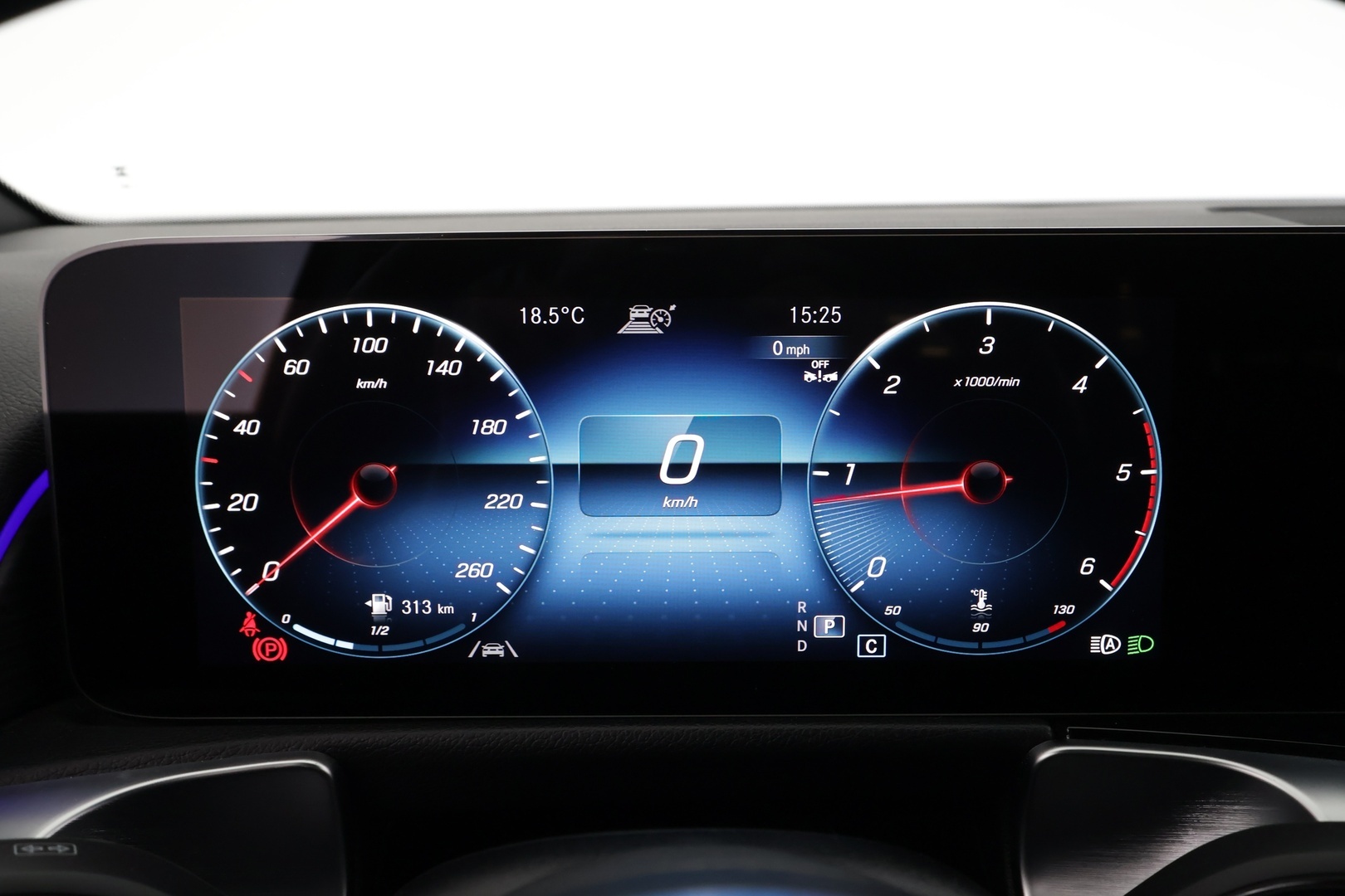 MERCEDES-BENZ GLB 2023