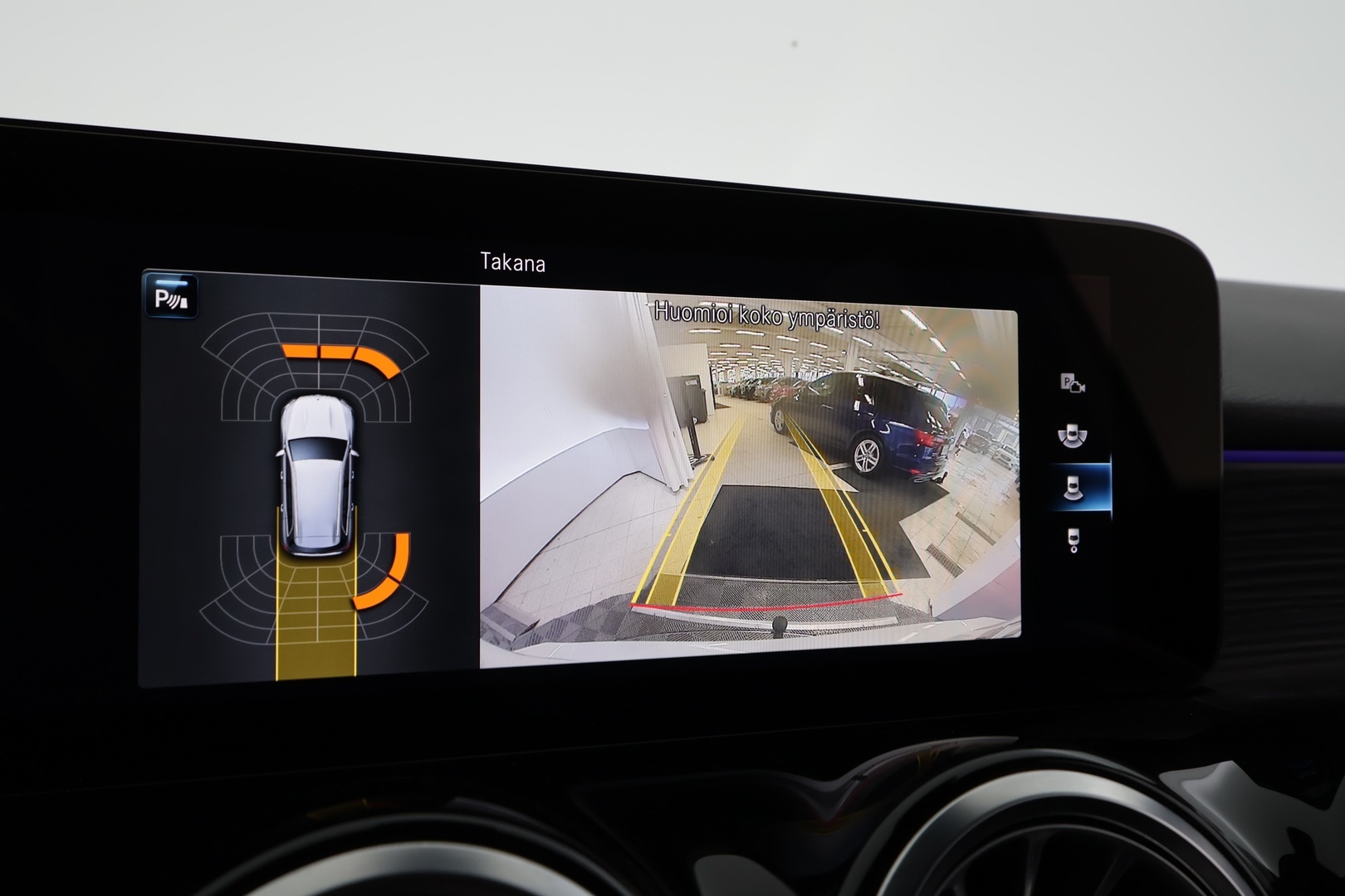 MERCEDES-BENZ GLB 2023