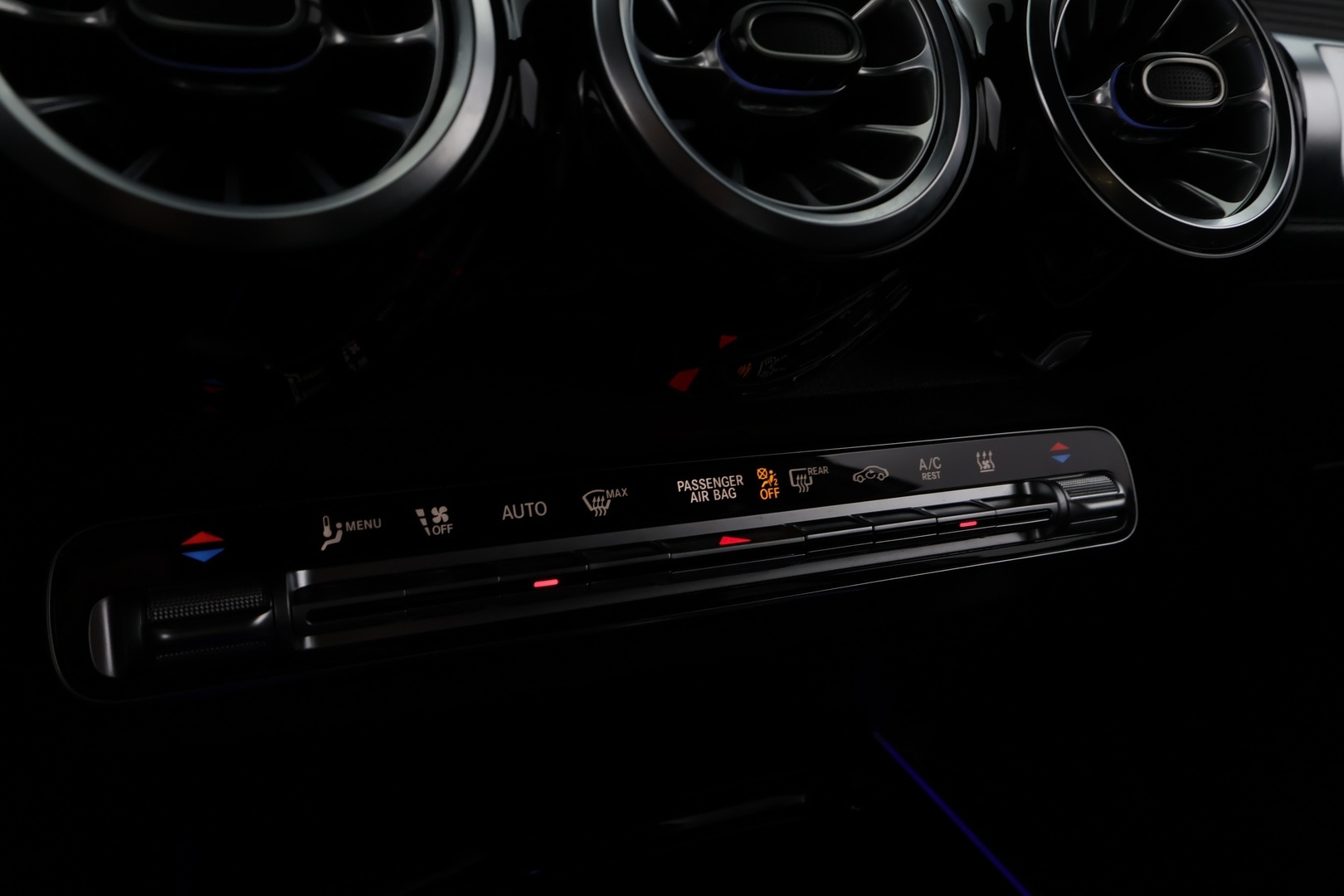 MERCEDES-BENZ GLB 2023