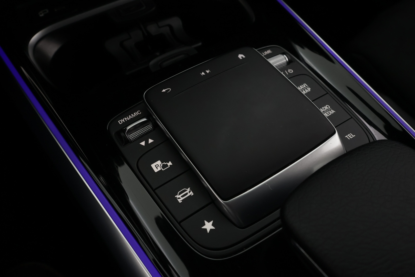 MERCEDES-BENZ GLB 2023