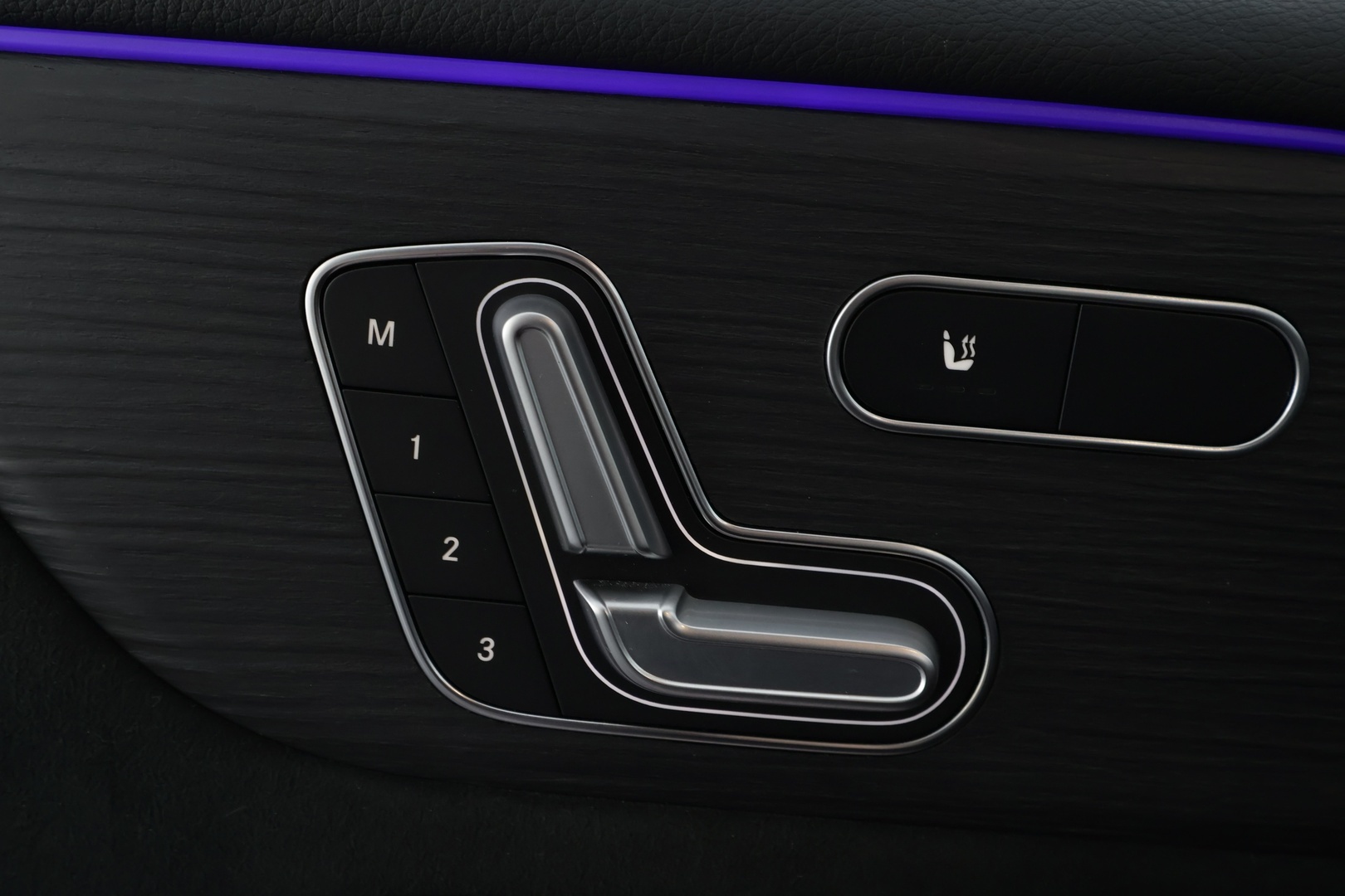 MERCEDES-BENZ GLB 2023