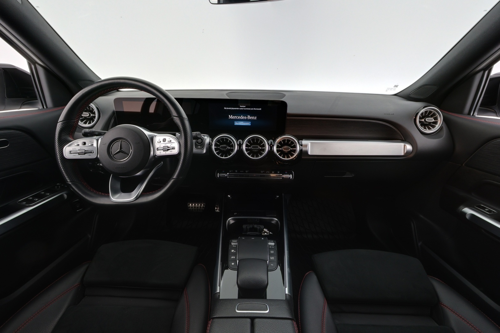 MERCEDES-BENZ GLB 2023